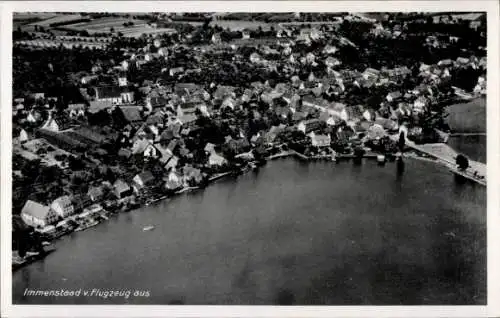 Ak Immenstaad am Bodensee, Luftaufnahme von  Häuser am See, 