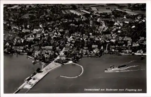 Ak Immenstaad am Bodensee, Luftaufnahme, Bodensee, Schiff, Kirche, Wohnhäuser