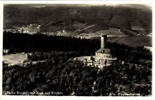 Ak Lennestadt im Sauerland, Hohe Bracht, Aussichtsturm, Blick auf Bilstein, Schwarm von Bäumen, F