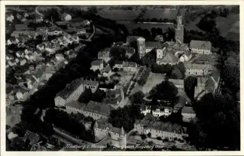 Ak Friedberg in Hessen, Luftaufnahme von  Burg, Häuser, Bäume