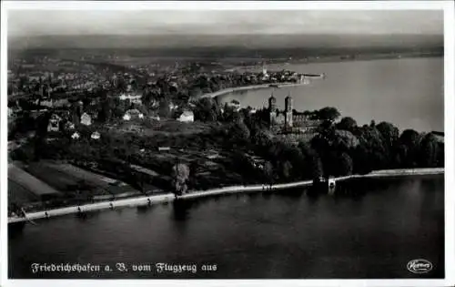 Ak Friedrichshafen am Bodensee, Friedrichshafen vom Flugzeug aus, Aerialaufnahme, Städtisches Pan