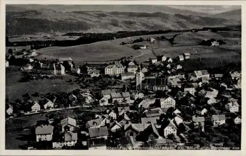 Ak Scheffau Scheidegg im Allgäu, Luftaufnahme von Scheidegg, Häuser, Landschaft, Berge