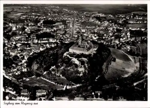 Ak Siegburg an der Sieg, Luftaufnahme von  Burg auf dem Hügel, Stadtansicht, 1940