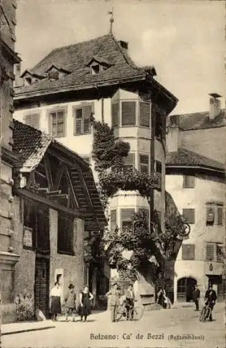Ak Bozen Bolzano Südtirol, Vorderansicht eines n Gebäudes, ca. de Bezzi, Stadtansicht,  Atmosphär