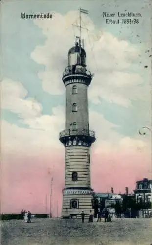 Ak Ostseebad Warnemünde Rostock, Neuer Leuchtturm, erbaut 1897/98, farbige , r Ort