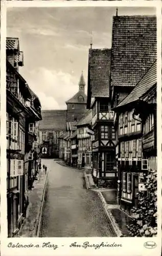 Ak Osterode am Harz, Häuserzeilen, Straße, Kirche, alte Architektur
