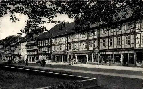 Ak Northeim in Niedersachsen, Stadtansicht, Fachwerkhäuser, Geschäfte, Fahrräder, Menschen