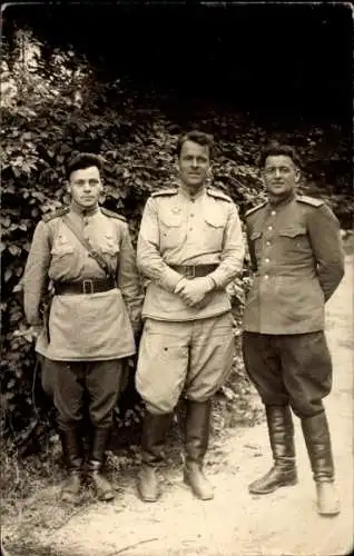 Foto Ak Russische Offiziere posieren, 2 WK