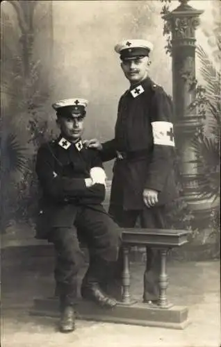 Foto Ak Mitglieder des Sanitäts Korps, Portrait