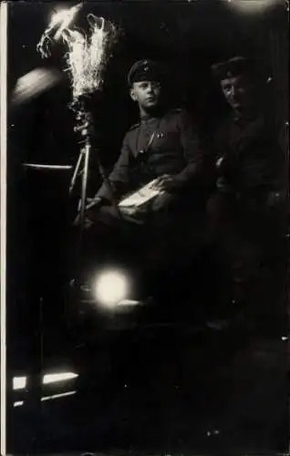 Foto Ak FAR Feldartillerie Beobachtungsposten mit Scherenfernrohr, in Russland