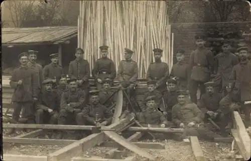 Foto Ak Gruppen Portrait Kaiserliche Pioniere in Duisburg