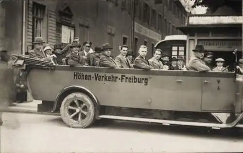 Foto Ak Freiburg im Breisgau, Feldbergfahrt, Fahrgäste im Wagen