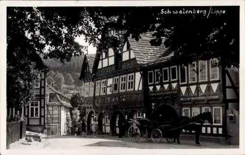 Foto Ak Schwalenberg in Lippe, Fachwerkhäuser, Kutsche