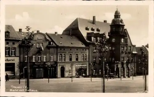 Ak Treuen im Vogtland, Markt mit Rathaus