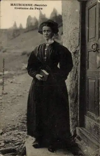 Ak Maurienne Savoie, Eine Frau in traditioneller Tracht