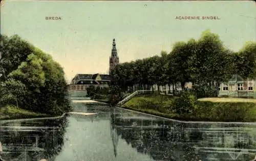Ak Breda Nordbrabant Niederlande, Stadtansicht mit Kirche, Bäume am Ufer eines Flusses