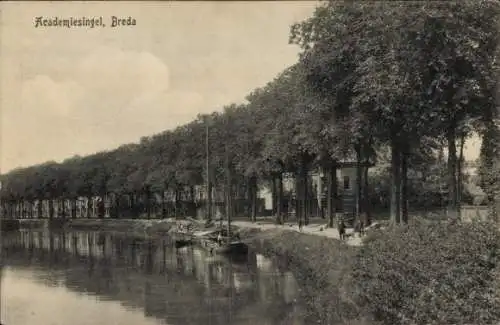 Ak Breda Nordbrabant Niederlande, Auf der Vorderseite ist ein Schwarz-Weiß-Foto einer Straße m...