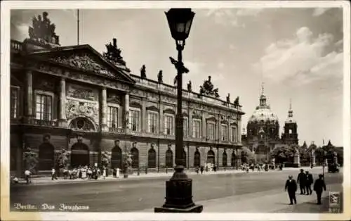 Ak Berlin Mitte, Zeughaus, Unter den Linden, Dom