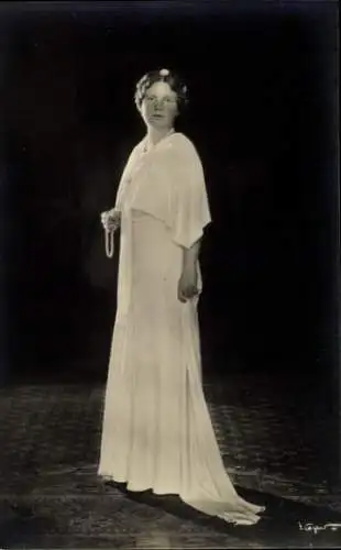 Ak Prinzessin Juliana der Niederlande, Standportrait