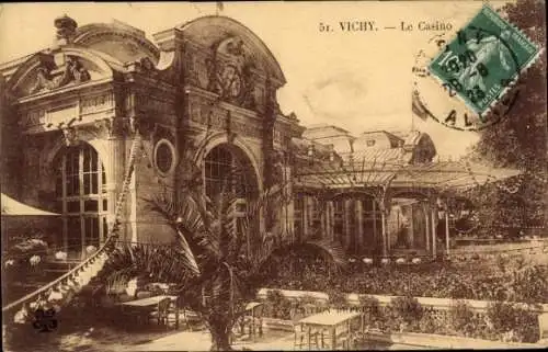 Ak Vichy Allier, Le Casino, alte Architektur, Palmen, Tische im Freien
