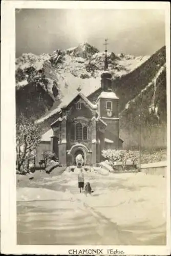 Ak Chamonix Mont Blanc Haute Savoie, Kirche im Winter, verschneite Landschaft, Berge, alpiner Sti