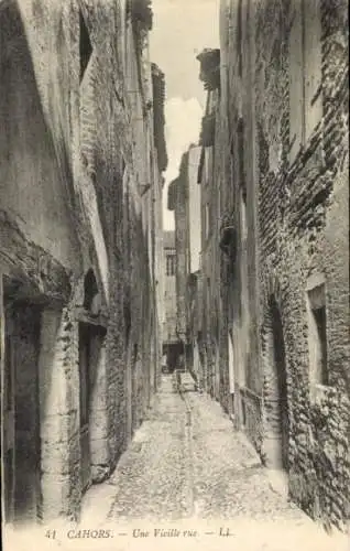Ak Cahors Lot, Wegenstraße, alte Steine, enge Gasse
