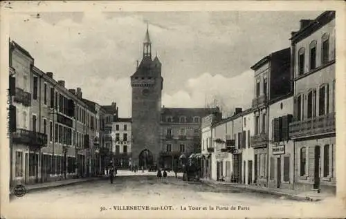 CPA Villeneuve sur Lot Lot et Garonne, La Tour et la Porte de Paris