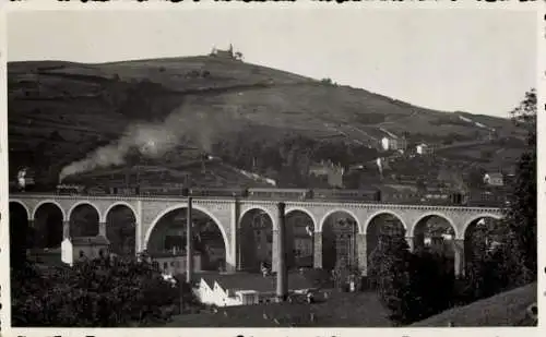 Ak Tarare Rhône, Viadukt, dampfende Lokomotive, ländliche Landschaft,  Architektur