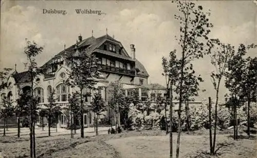 Ak Wolfsburg in Niedersachsen, Historisches Gebäude, Bäume im Vordergrund, nansicht