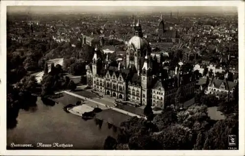 Ak Hannover in Niedersachsen, Bismarckdenkmal, Neues Rathaus, Luftaufnahme,  Architektur, Stadtan