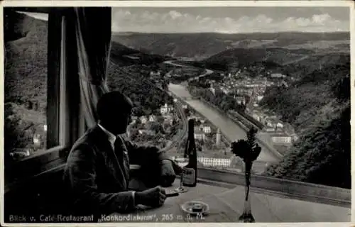 Ak Bad Ems an der Lahn, Blick auf die Landschaft, Mann am Tisch, Flasche, Glas, Restaurant