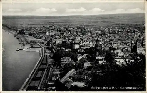 Ak Andernach am Rhein, Gesamtansicht, Stadtansicht, Rhein, Bäume, Fluss