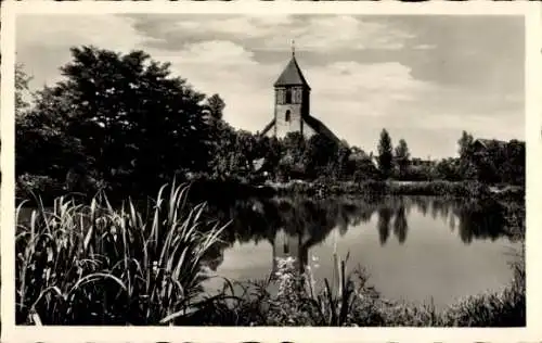 Ak Achern in Baden Schwarzwald, Kirche im Stadtpark, Wasserfläche mit Spiegelung, grüne Uferveget