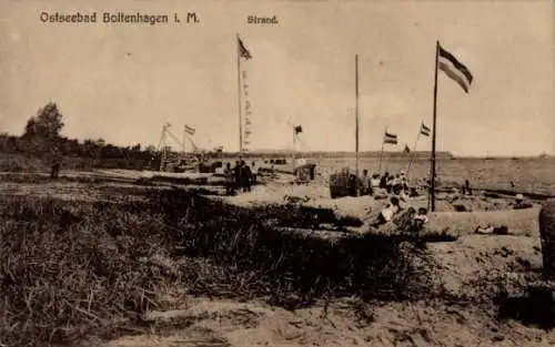 Ak Ostseebad Boltenhagen, Ostseebad  Gäste am Strand, Segelboote, Flaggen