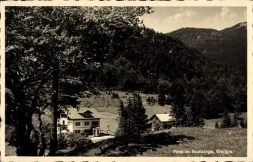 Ak Wallgau Oberbayern, Pension Brunsviga, umgeben von Bergen und Bäumen