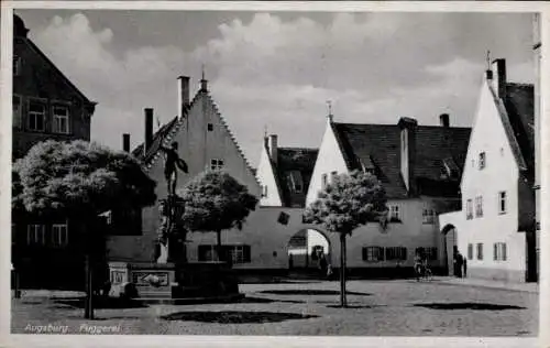 Ak Augsburg in Schwaben, Blick auf die Fuggerei, Brunnen, Platz