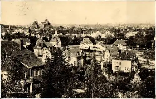 Ak Erfurt in Thüringen, Gesamtansicht, Stadtansicht, Häuser, Grünanlagen, Tiefenblick