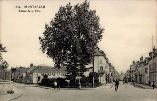 Ak Montereau Seine et Marne, Stadtansicht, Brasserie de Sen, Baum, Ecke, Straßenansicht