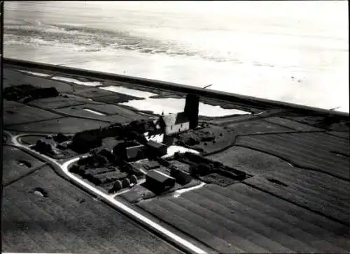 Foto Ort bei Wyk auf Föhr Nordfriesland, Alte Kirche, Fliegeraufnahme