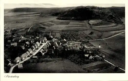 Ak Fürstenberg an der Havel, Luftaufnahme von  ländliche Landschaft,  Architektur