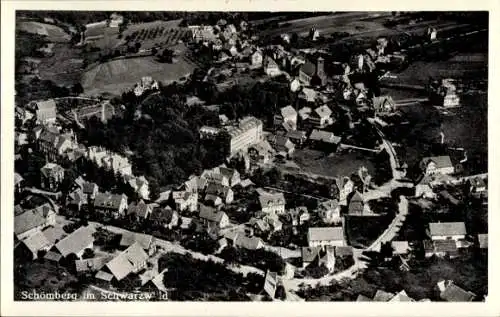 Ak Schömberg im Schwarzwald Württemberg, Luftaufnahme von Schömberg, viele Häuser, ländliche Umge