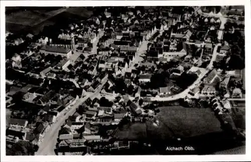 Ak Aichach in Oberbayern Schwaben, Luftaufnahme von Aichach, zahlreiche Gebäude, Straßen, Landwir