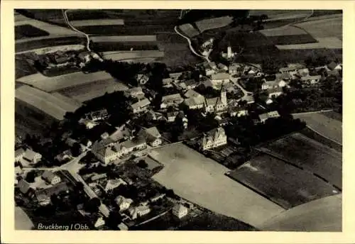 Ak Bruckberg in Niederbayern, Fliegeraufnahme