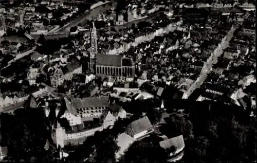 Ak Landshut in Niederbayern, Kirche, Ort aus der Vogelschau