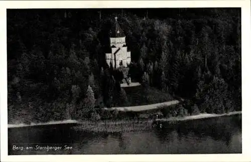 Ak Berg am Starnberger See Oberbayern, Kirche, Wald, Wasser, Luftaufnahme, Starnberger See