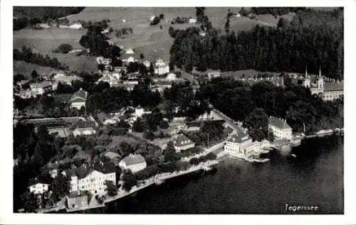 Ak Tegernsee in Oberbayern, Luftaufnahme von  Seen, Gebäude, Wald