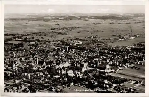 Ak Memmingen in Schwaben, Luftaufnahme, Stadtansicht, Landschaft,  Gebäude