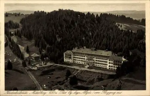 Ak Mittelberg im Allgäu, Luftaufnahme der Kinderheilstätte, umgeben von Wald
