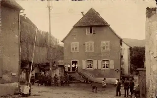 Foto Ak Gunsbach Günsbach Elsass Haut Rhin, Häuser, Deutsche Soldaten