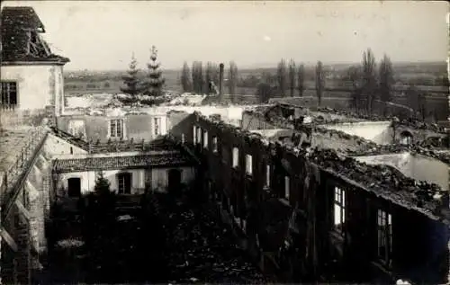 Foto Ak Reiningue Reiningen Elsass Haut Rhin, Zerstörte Häuser, I. WK